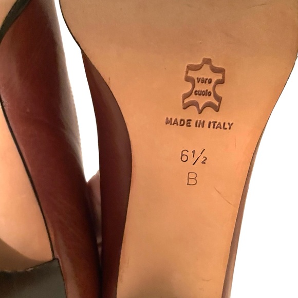 Saks Fifth Avenue Beautiful Brown Leather Pumps Size 6 1/2 B tag still on bottom - Picture 6 of 7